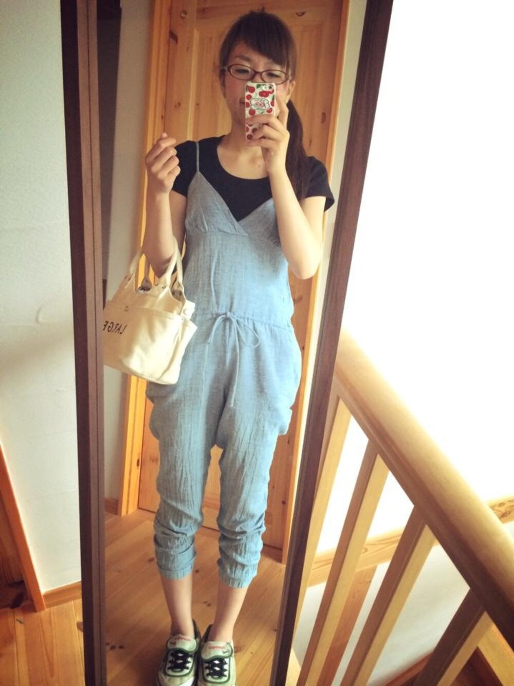 「スニーカー、オールインワン、WEARBOOKエントリー、サロペット」｜「Bianca`s closetのh'-VIKKA（スラックス、ブルー系）」を使った、みゆちゅうさん（レディース・164cm）の夏コーディネートの1枚目の写真