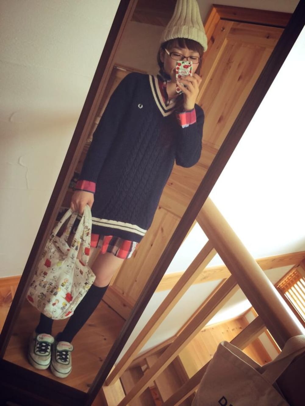 「シャツワンピ、きょうはたくさん洗濯したよ。、ニット帽、チルデンニット」｜「MAYSON GREYのニット帽（ニットキャップ/ビーニー、ホワイト系）」を使った、みゆちゅうさん（レディース・164cm）の秋コーディネートの1枚目の写真