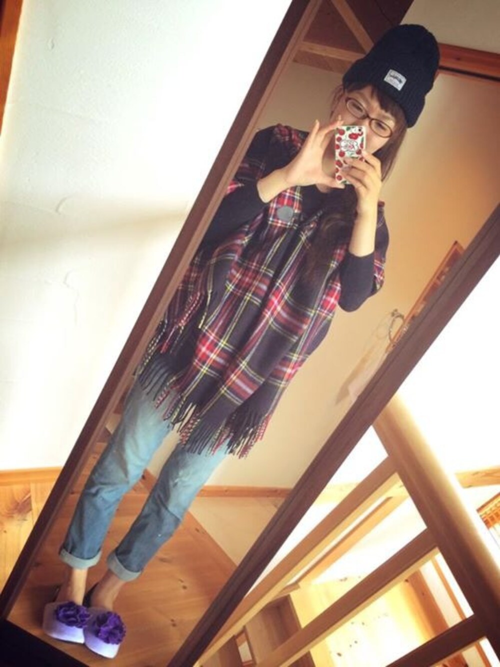 「ポンチョ、きょうのわたし。、きょうも大学にいます。」｜「SLOBE IENAの9OZ ヴィンテージデニムストレッチ5ポケ パンツ。（デニムパンツ、ブルー系）」を使った、みゆちゅうさん（レディース・164cm）の秋コーディネートの1枚目の写真