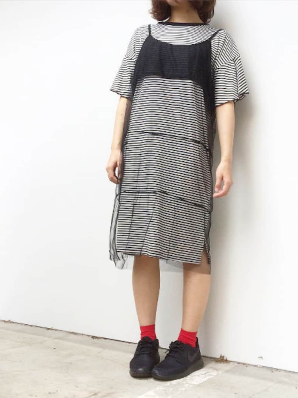 「ワンピース、ボーダー、フレア、プチプラ、ボーダーワンピース、透け感、メッシュ、キャミワンピ、袖フリル、ANDJ」｜「ＡＮＤＪの【2枚セット】ボーダー柄 ロングTシャツ レース キャミソール ワンピース（ワンピース、ブラック系）」を使った、ちひろさん（レディース・154cm）の秋コーディネートの1枚目の写真