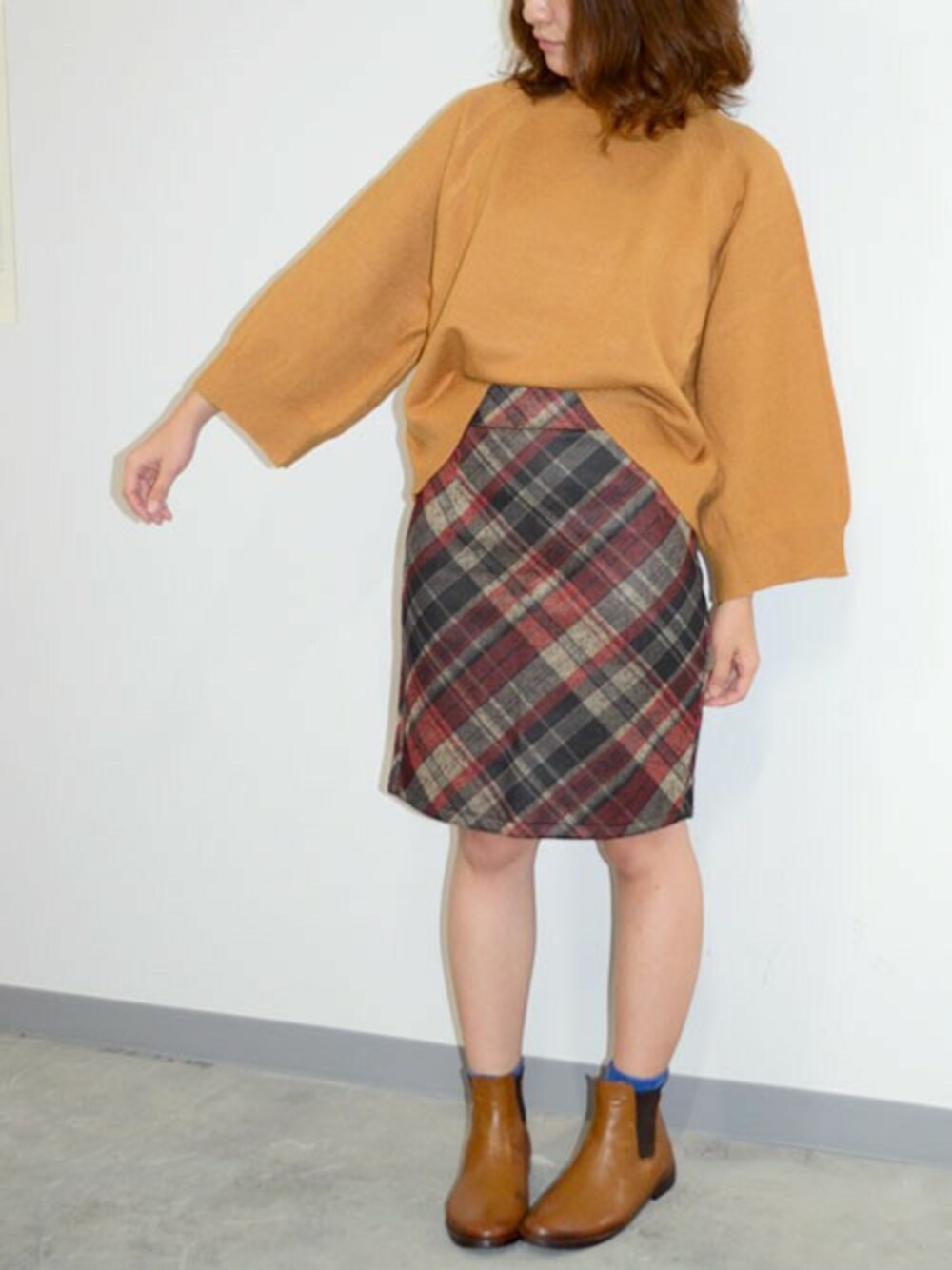 「ＡＮＤＪのワイドスリーブ ショート丈 ゆる ニット トップス（ニット/セーター、イエロー系）」を使った、ちひろさん（レディース・154cm）の秋コーディネートの1枚目の写真