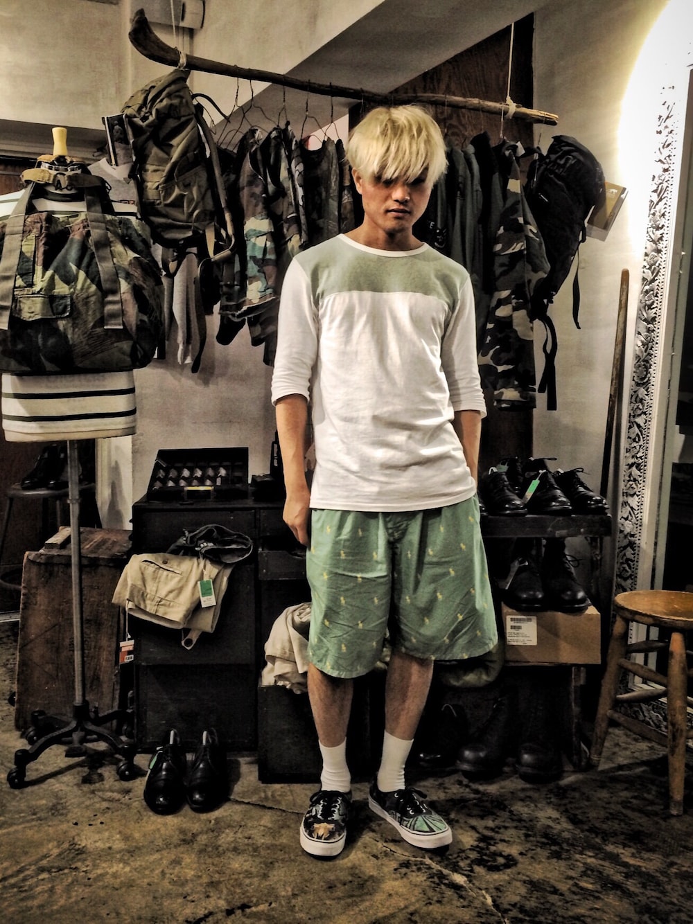 「VANS、American Apparel、ralphlauren、金髪、Ralph Lauren、POLO、Polo Ralph Lauren、US VANS、己スタイル、kakudo」｜「US VANSのアイテム（スニーカー、ブラック系）」を使った、sharuruさん（メンズ・165cm）の夏コーディネートの1枚目の写真