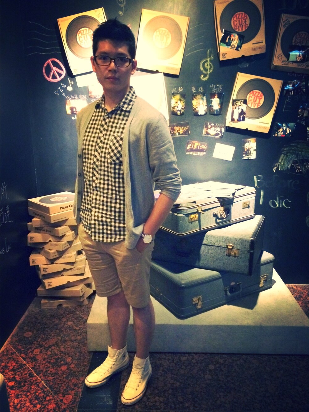 「converse、graniph、lativ、Daniel Wellington、MADELI」｜「lativのLATIV 灰針織外套（ノーカラージャケット、グレー系）」を使った、哲北榮治さん（メンズ・175cm）の夏コーディネートの1枚目の写真
