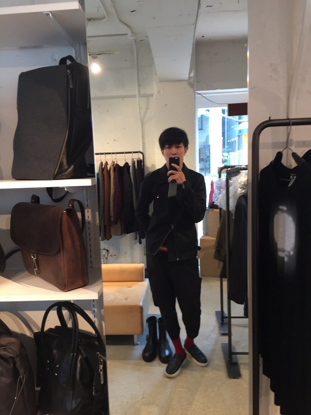 「mode、ストリート、LANVIN、LOUNGE LIZARD」｜「LOUNGE LIZARDのアイテム（その他アウター、ブラック系）」を使った、マロンさん（メンズ・178cm）の秋コーディネートの1枚目の写真