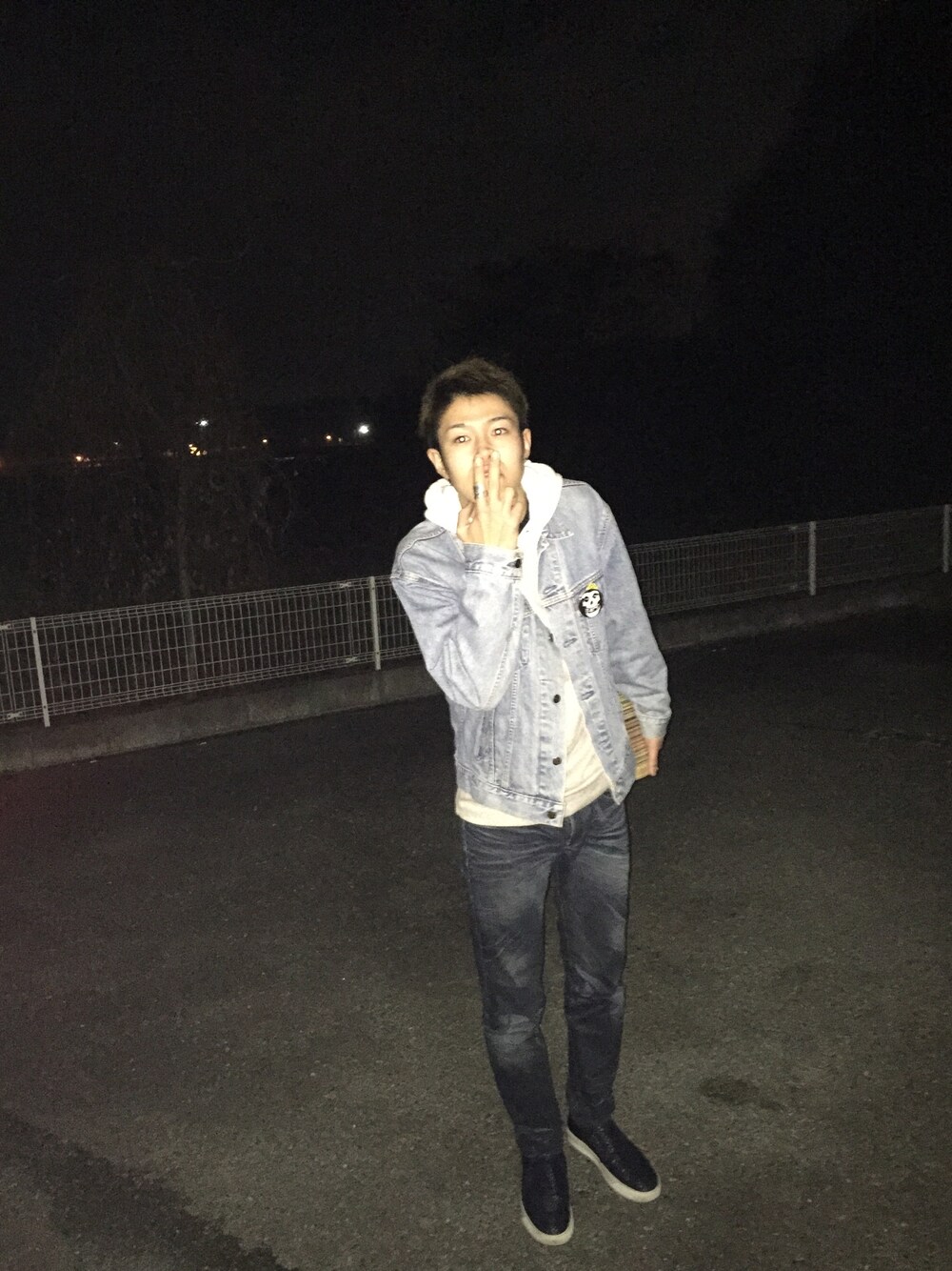 「ストリート、デニム、LANVIN、ユニクロ、Levi's、古着、古着MIX、寒い、Gジャン×パーカー、men」｜「UNIQLOのアイテム（パーカー、ホワイト系）」を使った、マロンさん（メンズ・178cm）の冬コーディネートの1枚目の写真