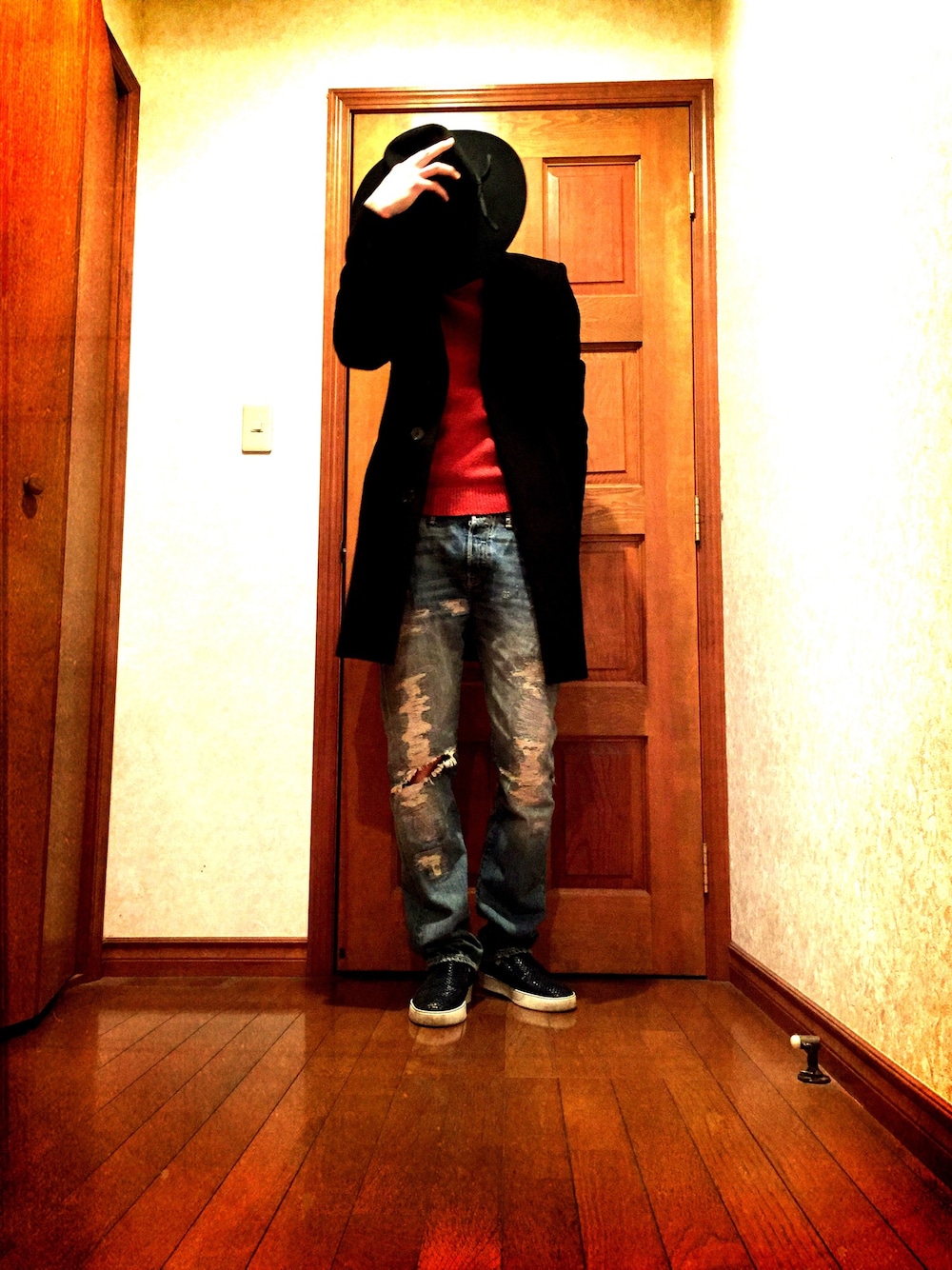「UNIQLO、Ann Demeulemeester、Levi's、LANVIN、ストリートMIX、モード、mode、クラッシュデニム、men、ニット×デニム」｜「UNIQLOのアイテム（ニット/セーター、オレンジ系）」を使った、マロンさん（メンズ・178cm）の冬コーディネートの1枚目の写真