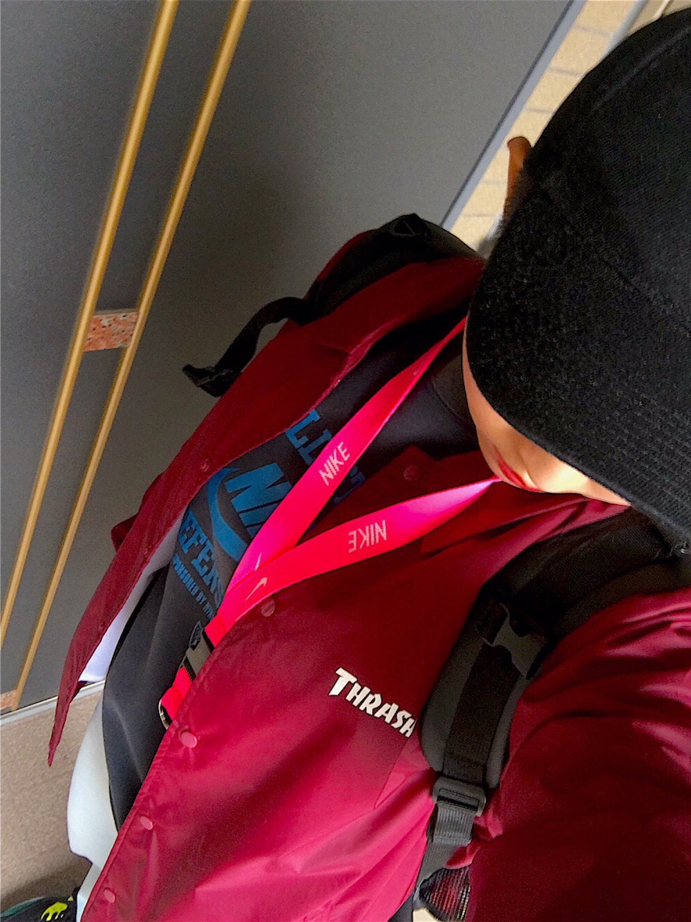 「MONSTER、NIKE、NIKE AIR MAX、THRASHER」｜「NIKEのアイテム（ネックレス、ピンク系）」を使った、ゆうちゃぴ さん（レディース・158cm）の秋コーディネートの1枚目の写真