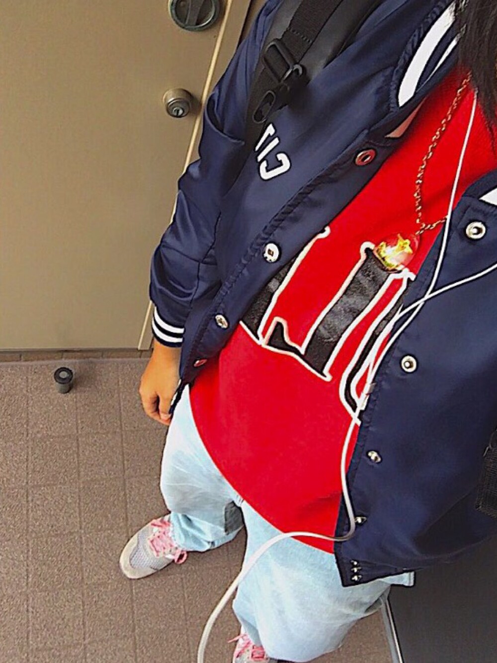 「THRASHER、CHICAGO BULLS、adidas」｜「SPINNSのアイテム（トップス、レッド系）」を使った、ゆうちゃぴ さん（レディース・158cm）の秋コーディネートの1枚目の写真