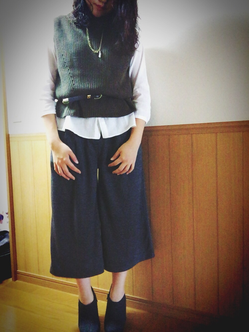 「TOMMY HILFIGER、GYDA、RETRO GIRL、LOWRYS FARM、R&E、ニット」｜「GYDAのアイテム（ネックレス、ホワイト系）」を使った、Yuriさん（レディース・153cm）の秋コーディネートの1枚目の写真