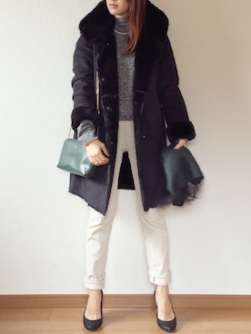 「earth music&ecology（アースミュージックアンドエコロジー）のアイテム（ムートンコート、ブラック系）」を使った、ayaさん（レディース・157cm）の秋コーディネート