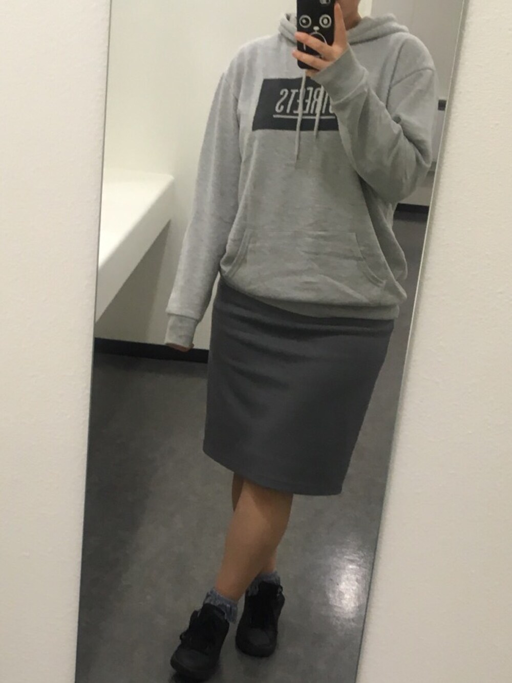 「でぶ」｜「COMME CA ISMのアイテム（スカート、グレー系）」を使った、ぶたのすけさん（レディース・155cm）の秋コーディネートの1枚目の写真