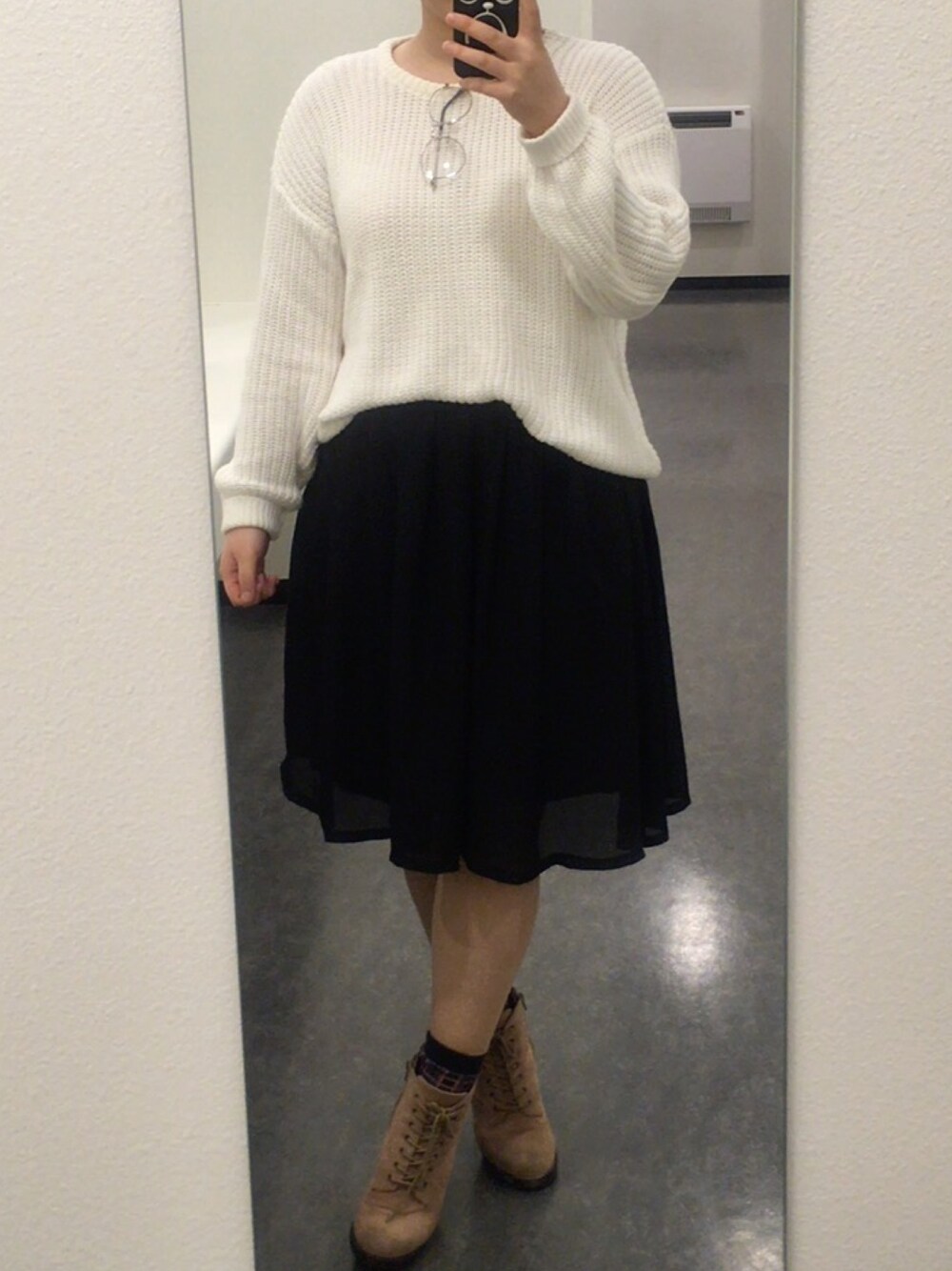 「でぶ」｜「American Apparelのアイテム（ニット/セーター、ホワイト系）」を使った、ぶたのすけさん（レディース・155cm）の秋コーディネートの1枚目の写真