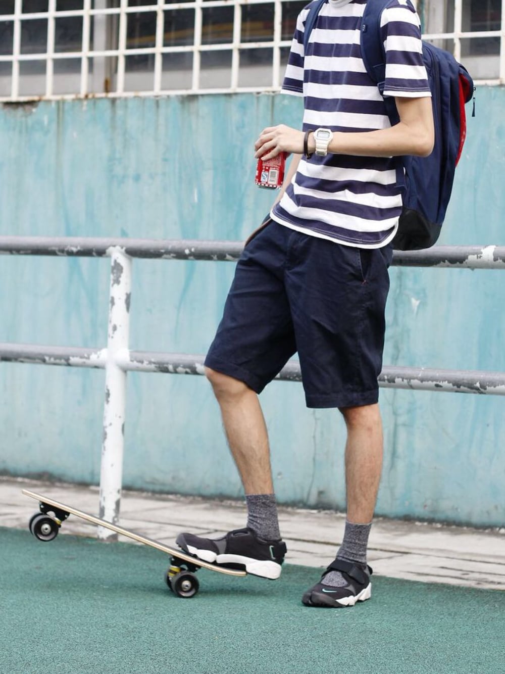 「NIKE、AIR RIFT、UNIQLO、lookbook、street、summer、ootd、outfit、sneakers、BEAMS」｜「lab storeのアイテム（カーゴパンツ、ブルー系）」を使った、陈百万さん（メンズ・175cm）の夏コーディネートの1枚目の写真
