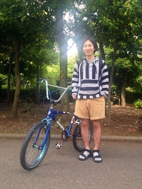 「膝上ショーツ」｜「アイテム（パーカー）」を使った、ジン イケダさん（メンズ・162cm）の夏コーディネート