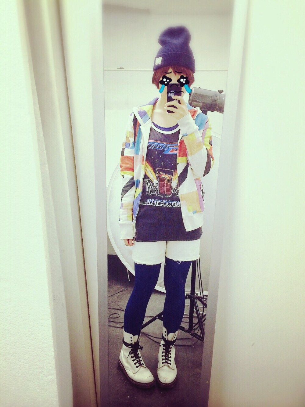 「Design Tshirts Store graniphのアイテム（パーカー、グレー系）」を使った、Petrouchkaさん（レディース・160cm）の春コーディネートの1枚目の写真