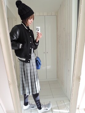 「MOUSSY（マウジー）のアイテム（スタジャン）」を使った、出岡美咲(izu)さん（レディース・168cm）の冬コーディネート