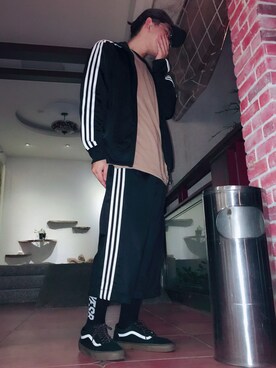 「sneakers」｜「アイテム（ナイロンジャケット）」を使った、Gorbinzsheさん（メンズ・170cm）の秋コーディネート