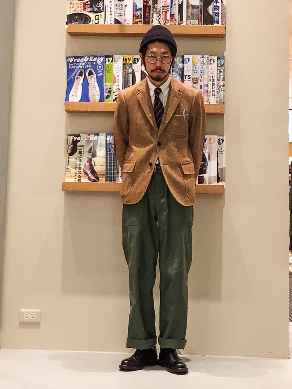 「ファティーグパンツ、ツイードジャケット」｜「Engineered Garmentsのアイテム（その他パンツ、グリーン系）」を使った、Ryousuke さん（メンズ・173cm）の秋コーディネートの1枚目の写真