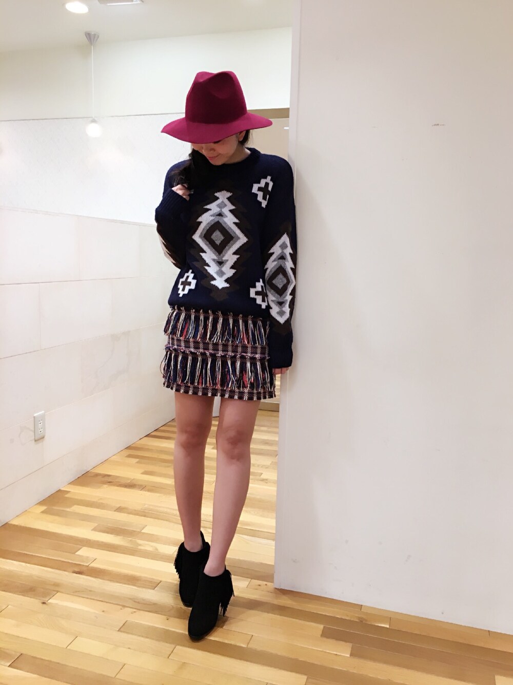 「ネイティヴ柄、ニット、ハット、フリンジスカート、スカートスタイル、カジュアルコーデ、ブーツ、タイトスカート、ootd」｜「rich-のフォークロアニットプルオーバー（ニット/セーター、ブルー系）」を使った、manaさん（レディース・168cm）の秋コーディネートの1枚目の写真