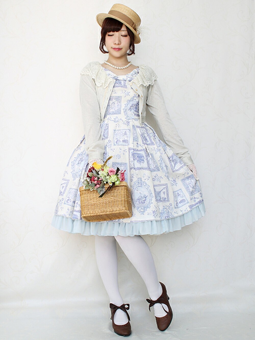 「カーディガン、ワンピース、夏、かごバッグ、カンカン帽、outfit」｜「Victorian maidenのLazy afternoon フリルボートネックドレス（ドレス、ブルー系）」を使った、NIMUさん（レディース・156cm）の夏コーディネートの1枚目の写真