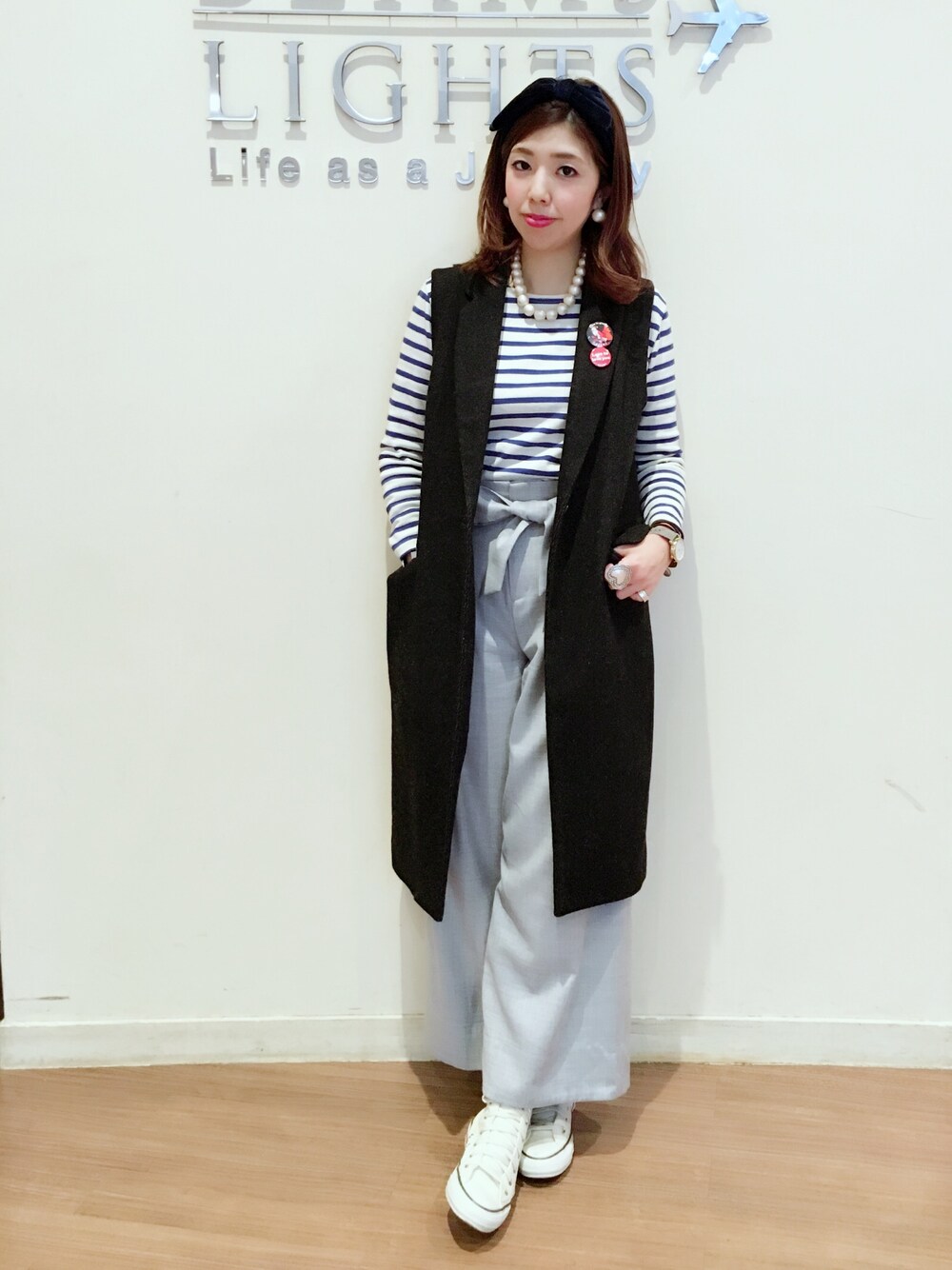 「大人カジュアル、カジュアル、ワイドパンツ、ロングジレ、ボーダー、フレンチ、converse、シンプル」｜「BEAMS LIGHTS Women'sのBEAMS LIGHTS× CHANTECLAIR / ボーダープルオーバー（Tシャツ/カットソー、ブルー系）」を使った、TOMA22さん（レディース・164cm）の冬コーディネートの1枚目の写真