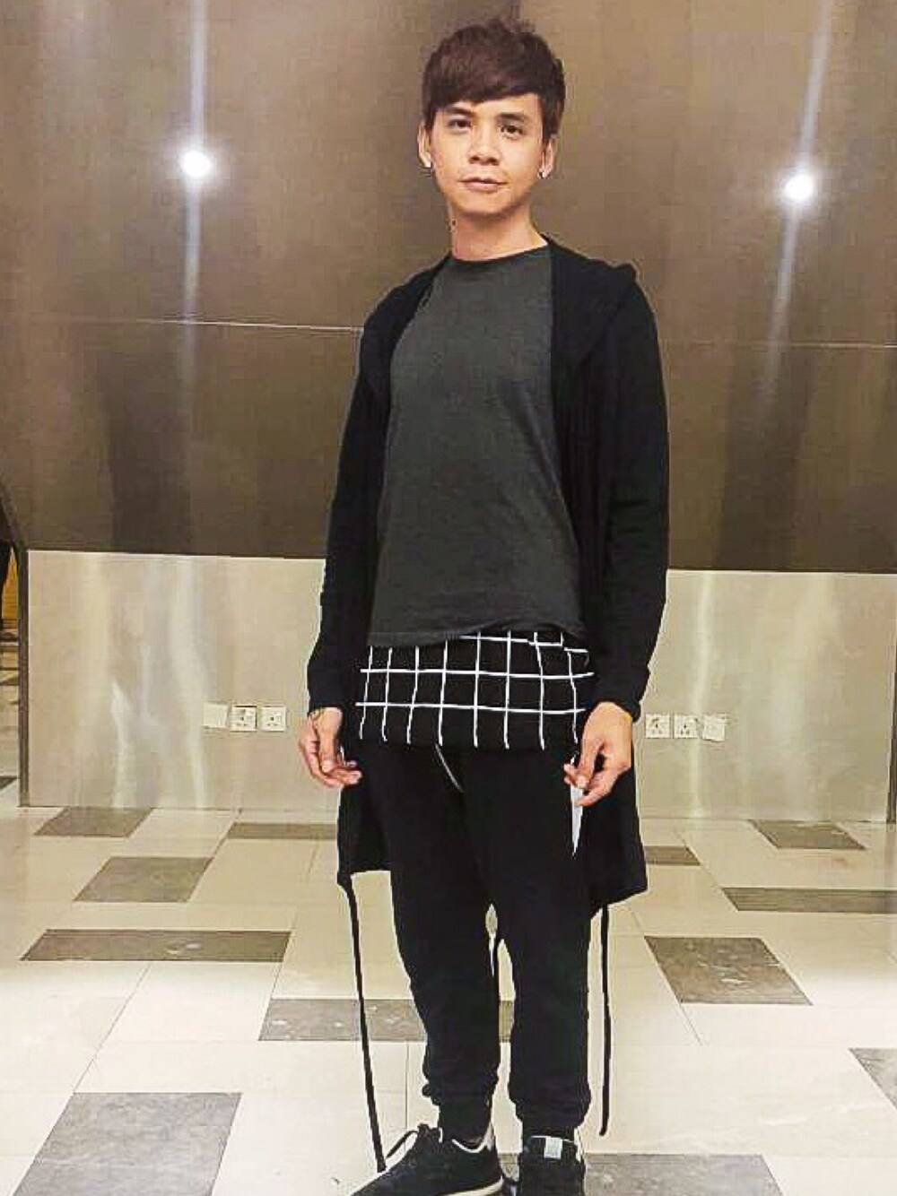 「dannyone、malaysia」｜「Nerd Unitのアイテム（タンクトップ、ブラック系）」を使った、DannyOne 溫力銘さん（メンズ・173cm）の春コーディネートの1枚目の写真