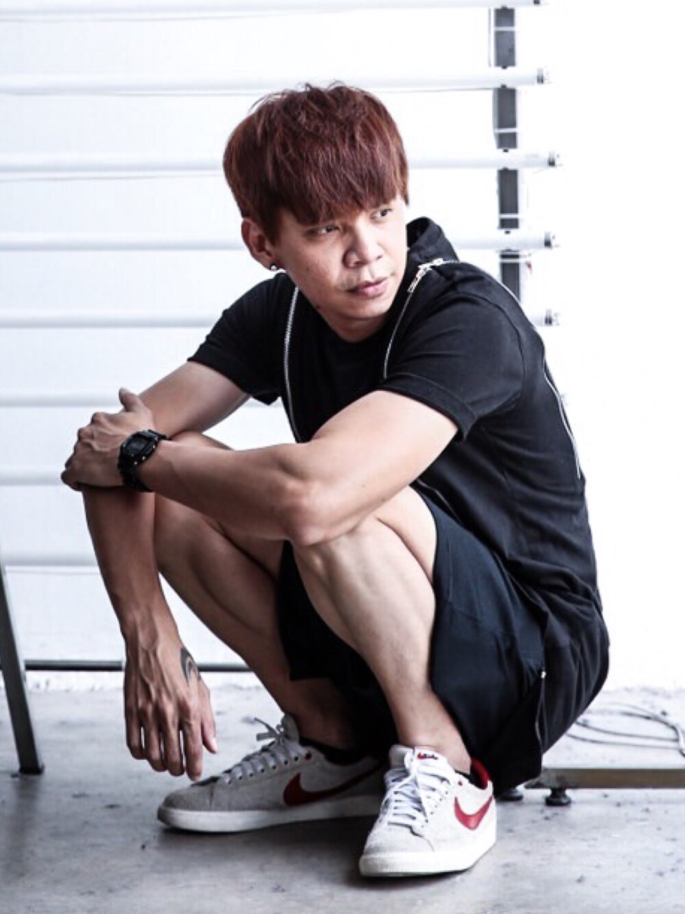 「dannyone、malaysia、streetstyle」｜「NIKEのアイテム（スニーカー、ベージュ系）」を使った、DannyOne 溫力銘さん（メンズ・173cm）の春コーディネートの1枚目の写真