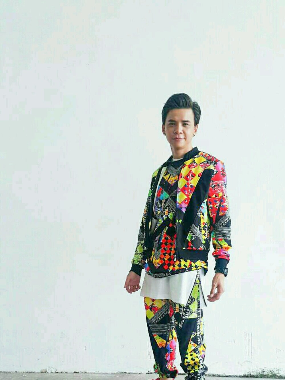 「dannyone、VersusVersace、malaysia」｜「Versus Versaceのアイテム（ジャケット/アウター、その他）」を使った、DannyOne 溫力銘さん（メンズ・173cm）の春コーディネートの1枚目の写真