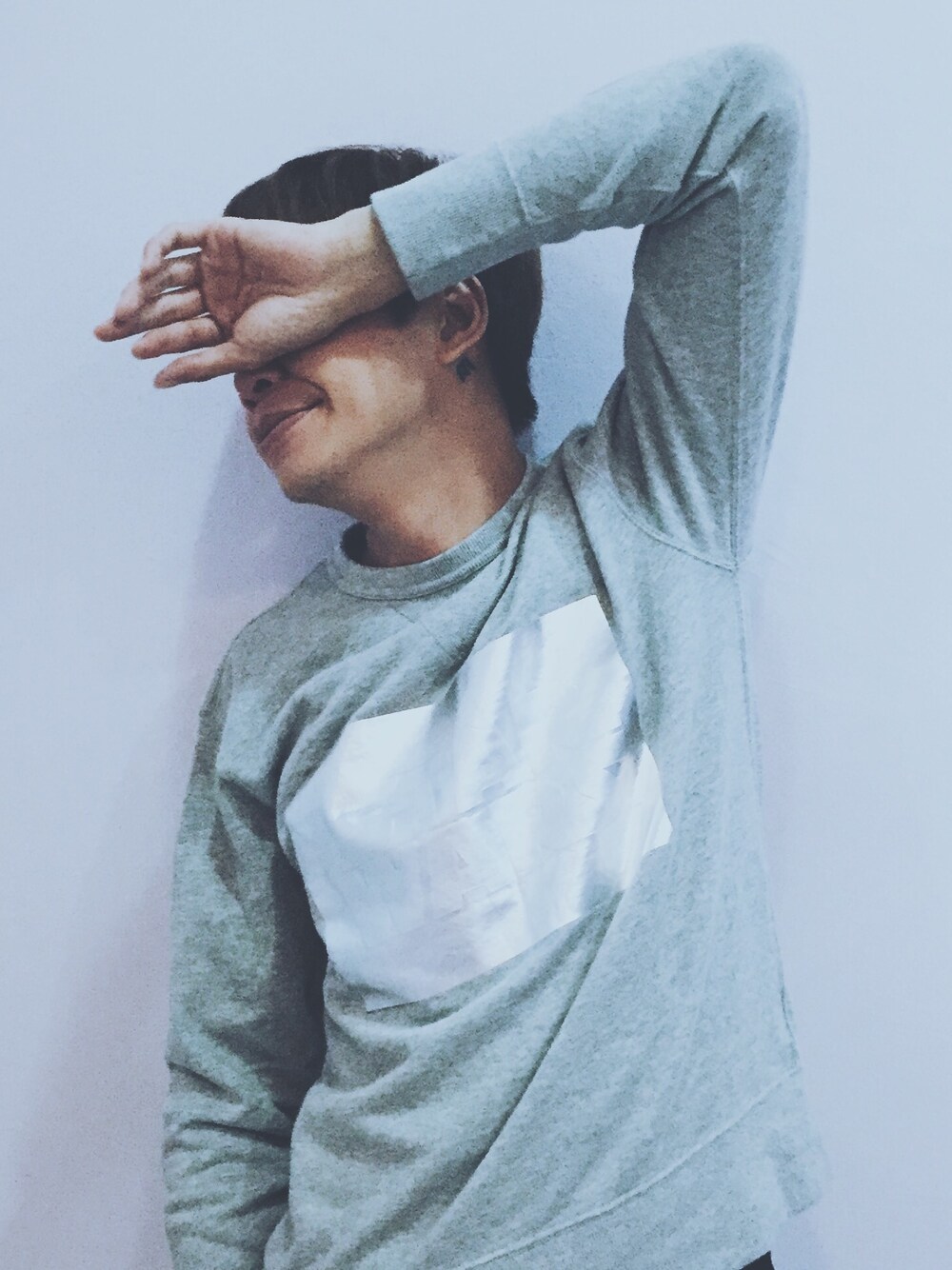 「dannyone、UNIQLO、STARWARS、秋」｜「UNIQLOのアイテム（タンクトップ、グレー系）」を使った、DannyOne 溫力銘さん（メンズ・173cm）の秋コーディネートの1枚目の写真