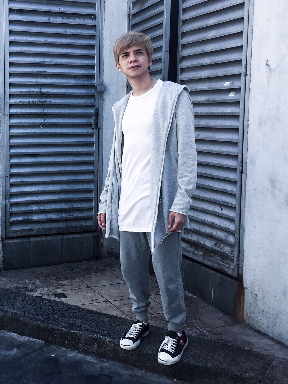 「dannyone」｜「H&Mのアイテム（Tシャツ/カットソー、ホワイト系）」を使った、DannyOne 溫力銘さん（メンズ・172cm）の冬コーディネートの1枚目の写真