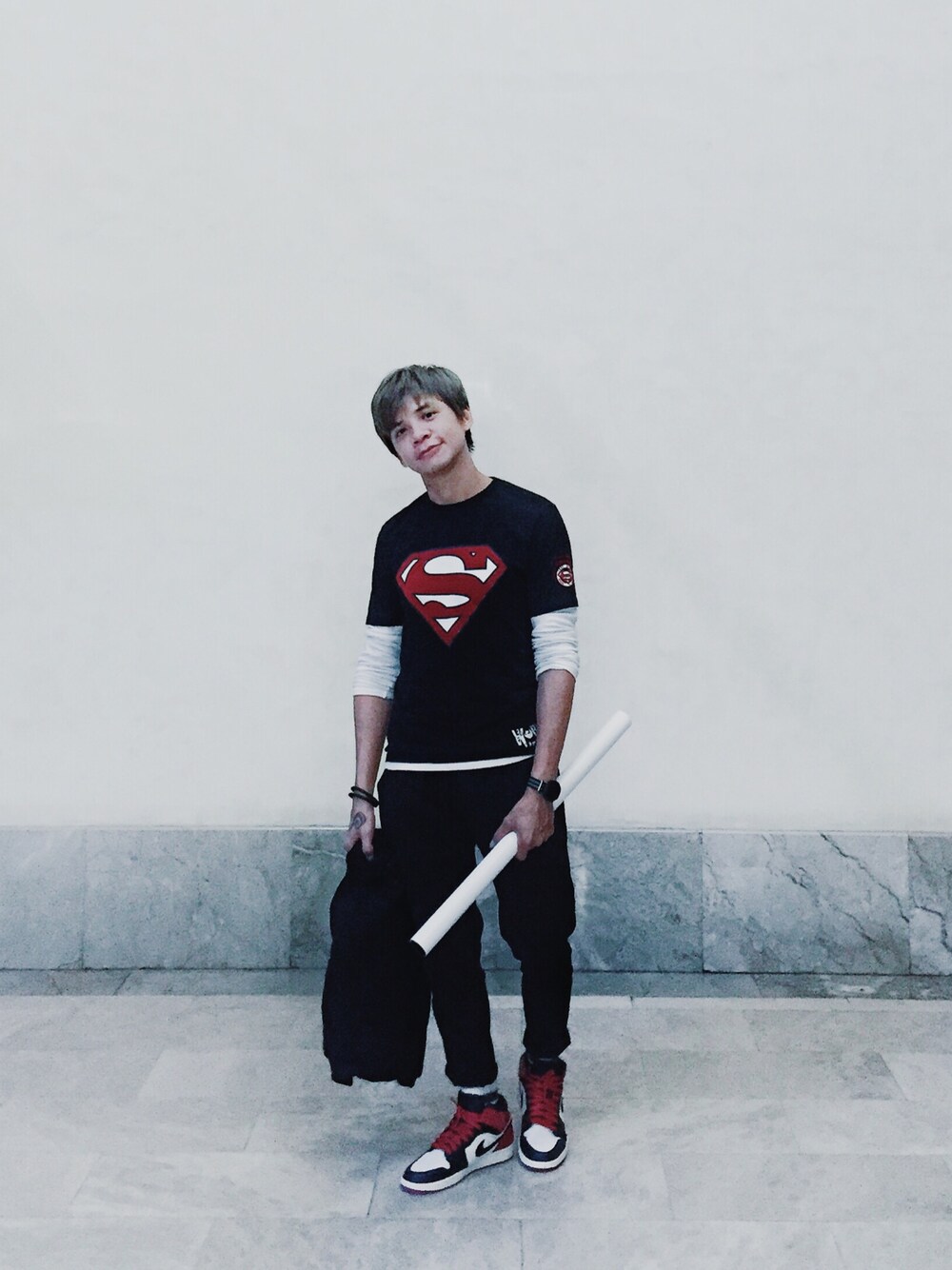 「batmanVsuperman、dannyone、malaysia、geek」｜「NIKEのアイテム（シューズ、レッド系）」を使った、DannyOne 溫力銘さん（メンズ・172cm）の春コーディネートの1枚目の写真