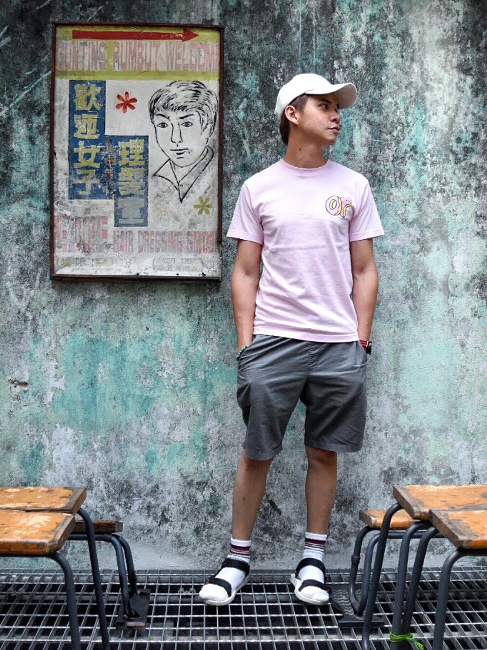 「夏、dannyone、Tシャツ」｜「UNIQLOのアイテム（その他パンツ、グレー系）」を使った、DannyOne 溫力銘さん（メンズ・172cm）の夏コーディネートの1枚目の写真