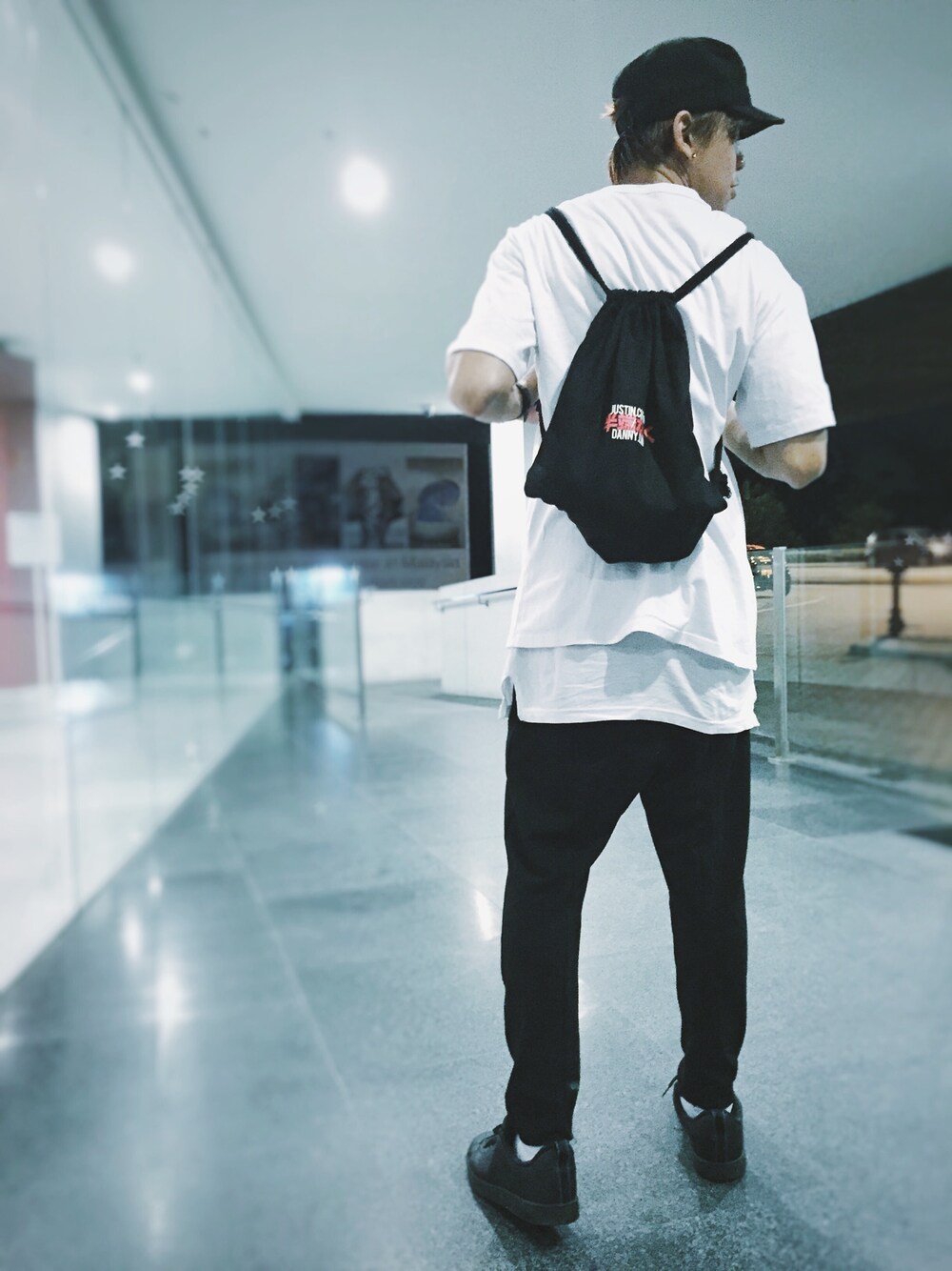 「シンプルコーデ、summer、dannyone」｜「Justin Chew X Danny Limのアイテム（バッグ、ブラック系）」を使った、DannyOne 溫力銘さん（メンズ・172cm）の夏コーディネートの1枚目の写真