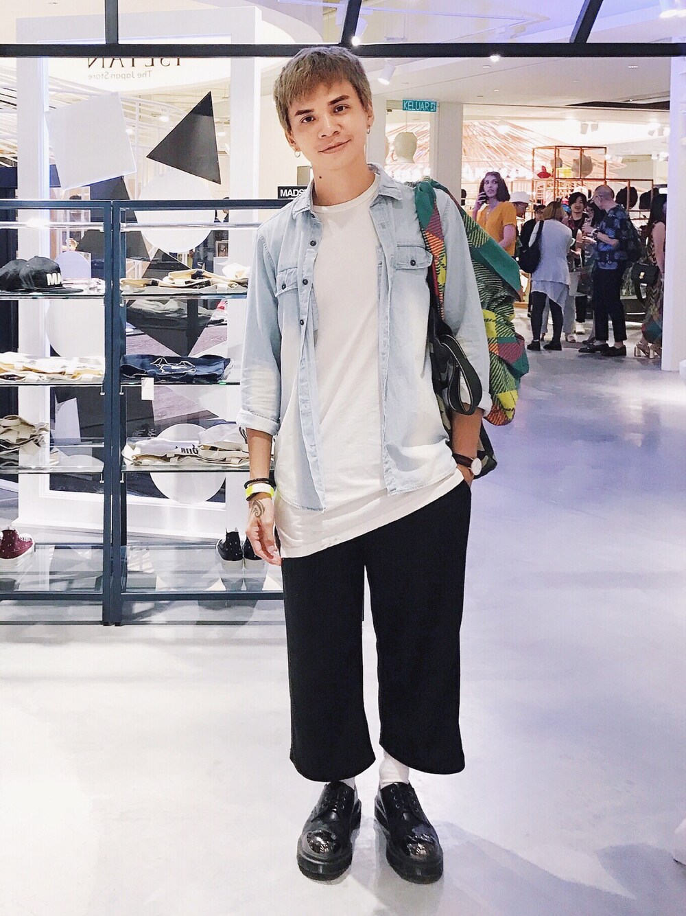 「ootd、outfit、dannyone」｜「Dr. Martensのアイテム（ブーツ、ブラック系）」を使った、DannyOne 溫力銘さん（メンズ・172cm）の秋コーディネートの1枚目の写真