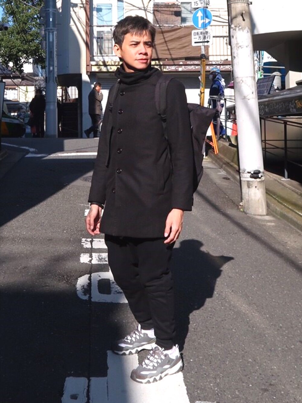 「ootd、malaysia、TOKYO、harajuku、dannyone」｜「SKECHERSのアイテム（スニーカー、グレー系）」を使った、DannyOne 溫力銘さん（メンズ・172cm）の冬コーディネートの1枚目の写真