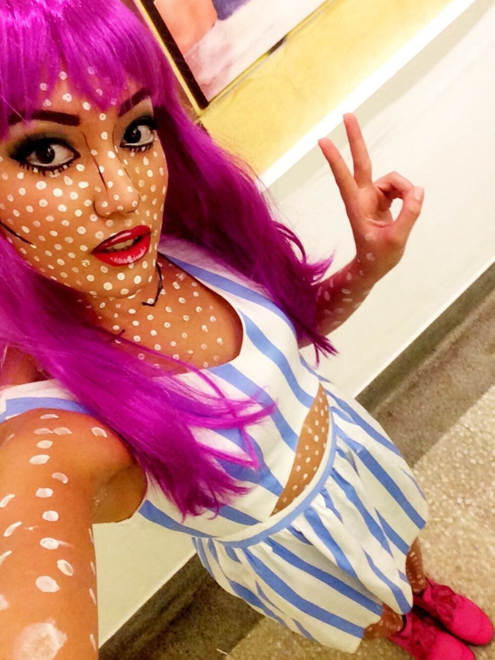 「WEAR HALLOWEEN 2014、roy Lichtenstein、comicgirl、comic、pop art、popart、halloween、halloweenmakeup、costume、wearhalloween」｜「FOREVER 21のアイテム（ワンピース、ブルー系）」を使った、Hanli Hoeferさん（レディース・174cm）の秋コーディネートの1枚目の写真