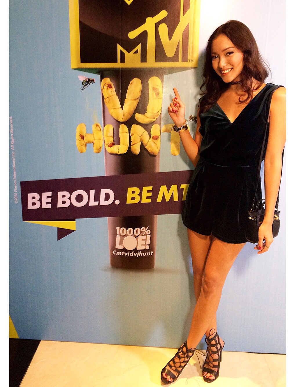 「TOPSHOP、ZARA、velvet、green velvet、rompers、soft grunge、lace up、laceupheels」｜「TOPSHOPのアイテム（ワンピース、グリーン系）」を使った、Hanli Hoeferさん（レディース・174cm）の冬コーディネートの1枚目の写真