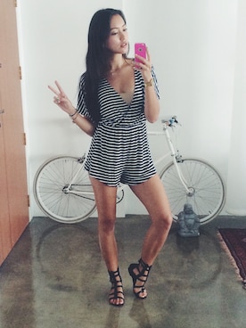 「stripes」｜「アイテム（オールインワン・サロペット）」を使った、Hanli Hoeferさん（レディース・174cm）の春コーディネート