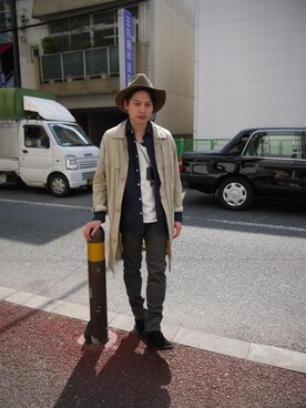 「ベージュのコート」｜「アイテム（ステンカラーコート）」を使った、BIRTHDAYさん（メンズ・170cm）の春コーディネート