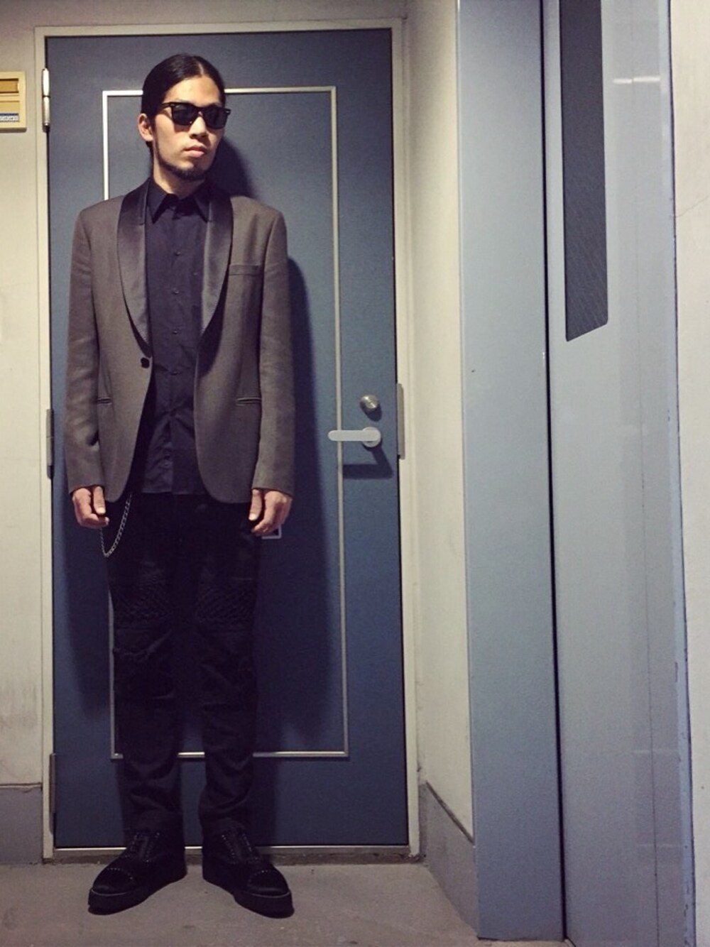 「モード、革靴、ジャケット、タキシード、Maison Martin Margiela、GIVENCHY、foot the coacher、PRADA」｜「MARTIN MARGIELAのsize:48（テーラードジャケット、グレー系）」を使った、今からジローさん（メンズ・180cm）の春コーディネートの1枚目の写真