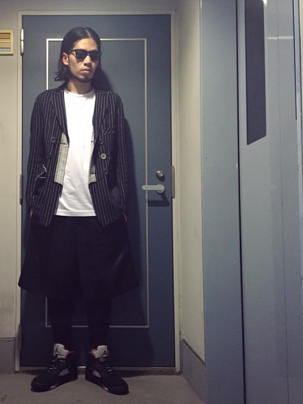 「TAKAHIROMIYASHITA The SoloIst. 、Maison Martin Margiela、PRADA、Chrome Hearts、Supreme×Jordan、supreme、jordan5」｜「TAKAHIROMIYASHITATheSoloIst.のダブルブレストパジャマジャケット
size:（その他アウター、ブルー系）」を使った、今からジローさん（メンズ・180cm）の秋コーディネートの1枚目の写真