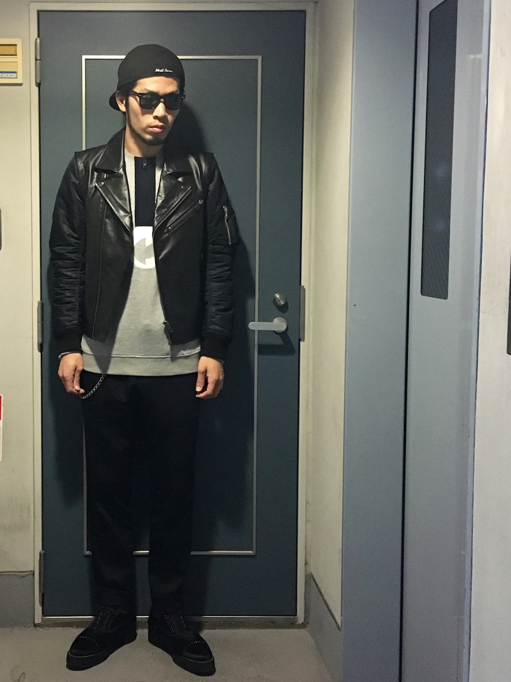 「supreme、g.v.g.v.、Maison Martin Margiela、JILSANDER、foot the coacher、PRADA、ライダース、切り替え」｜「Supreme のアイテム（キャップ、ブラック系）」を使った、今からジローさん（メンズ・180cm）の冬コーディネートの1枚目の写真