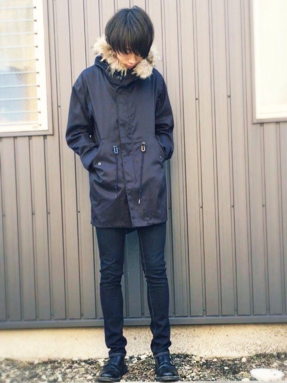 「Adam et Rope'、ネイビー、モッズコート、スキニーデニム、winter、バンド」｜「EDWINのアイテム（デニムパンツ、ブルー系）」を使った、ISSEY IKED▲さん（メンズ・182cm）の冬コーディネートの1枚目の写真