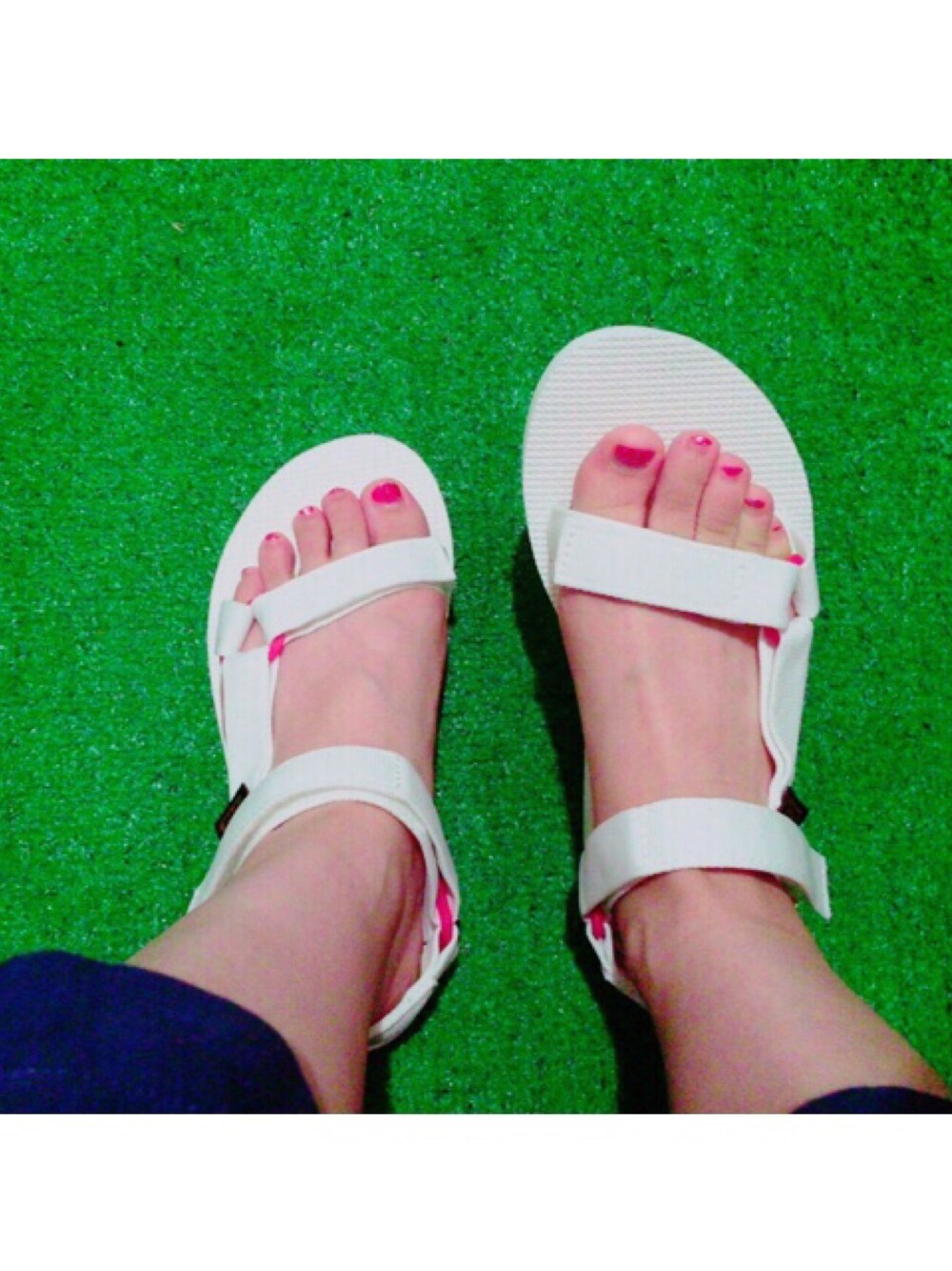 「teva、真っ白、やっと見つけた」｜「Tevaのテバ / メンズ  オリジナル ユニバーサル スポーツ（サンダル、ホワイト系）」を使った、ｐ◦さん（レディース・156cm）の夏コーディネートの1枚目の写真