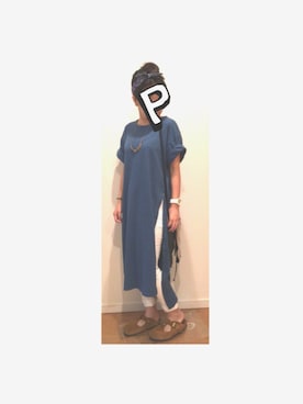 「スリット」｜「アイテム（財布/小物）」を使った、ぽんちゃむさん（レディース・150cm）の秋コーディネート