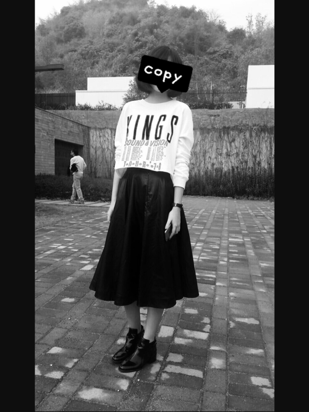 「TRIP、black and white、daily look、spring、black、moussy、dress」｜「MOUSSYのアイテム（Tシャツ/カットソー、ホワイト系）」を使った、ttさん（レディース・163cm）の冬コーディネートの1枚目の写真