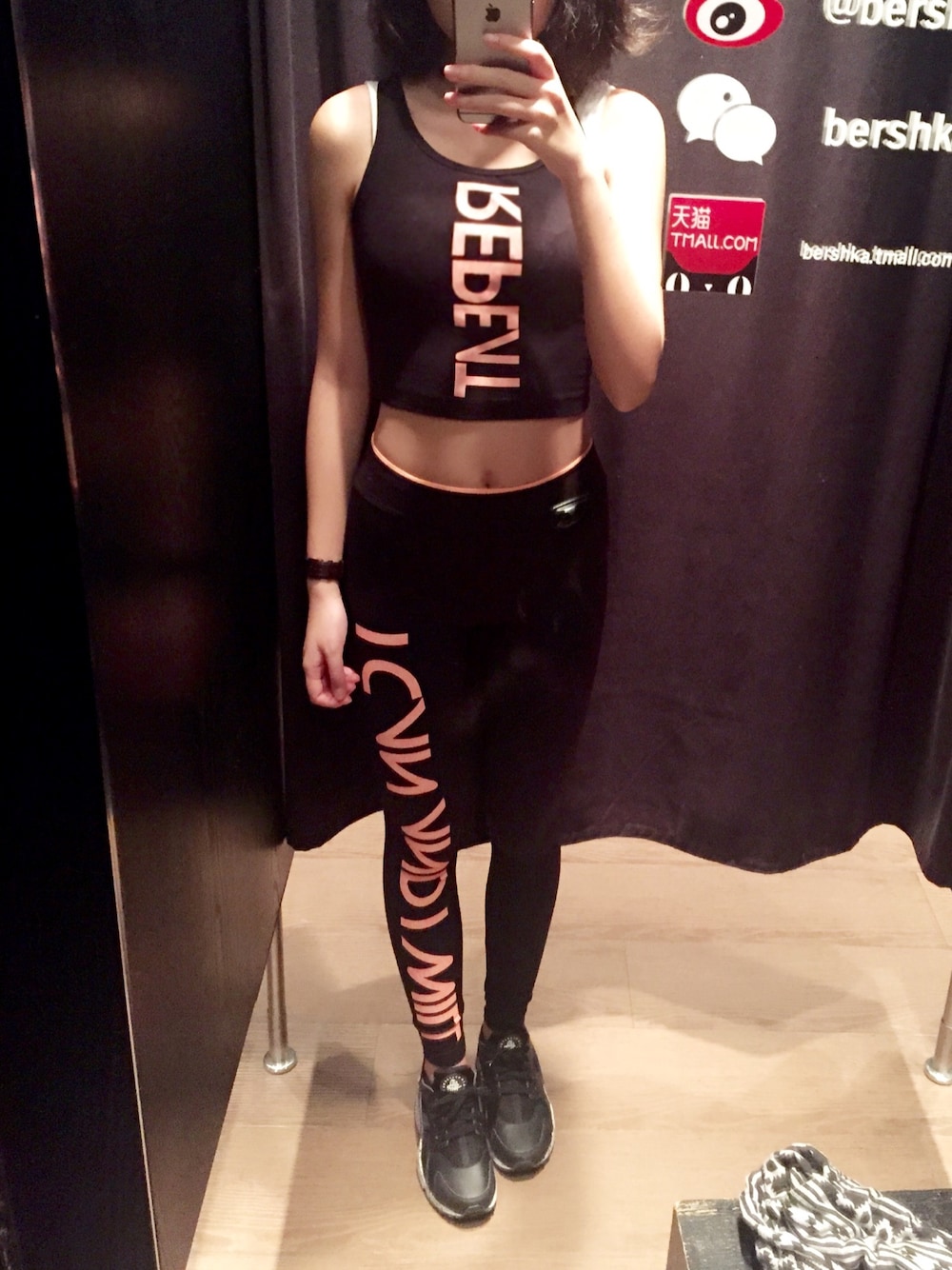「sporty、running、gym、summer」｜「Bershkaのアイテム（タンクトップ、ブラック系）」を使った、ttさん（レディース・163cm）の春コーディネートの1枚目の写真