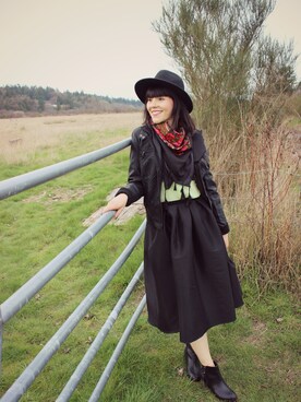 「midi skirt」｜LauraMitbrodtさん（レディース・170cm）の春コーディネート