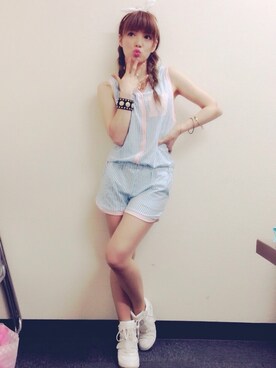 メグ・ローズさんのコーディネート