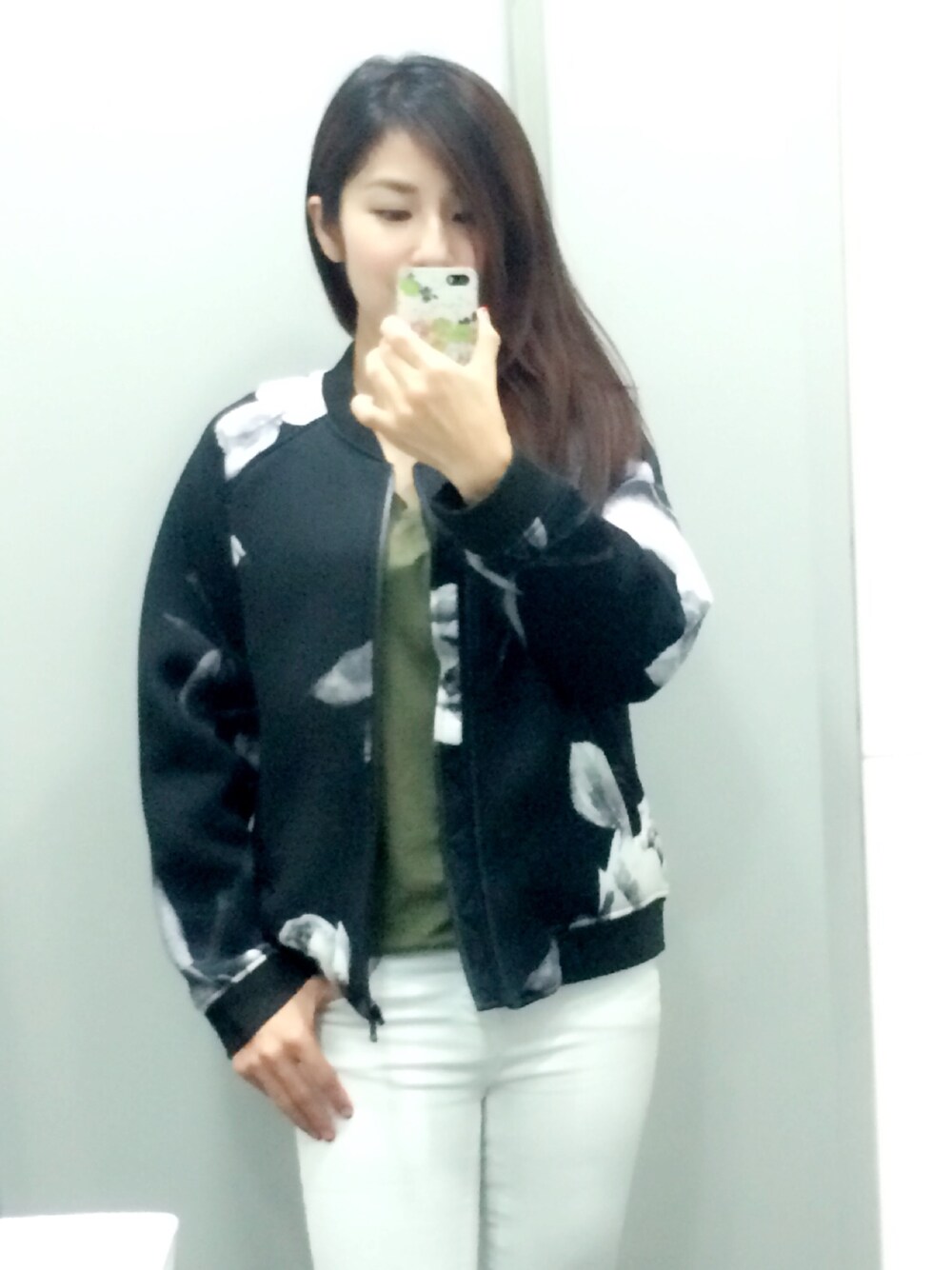 「ZARA、SPAO、TOPTEN、VOGUE、fashion、WEAR」｜「toptenのアイテム（スタジャン、ブラック系）」を使った、Cathy/千千さん（レディース・157cm）の春コーディネートの1枚目の写真